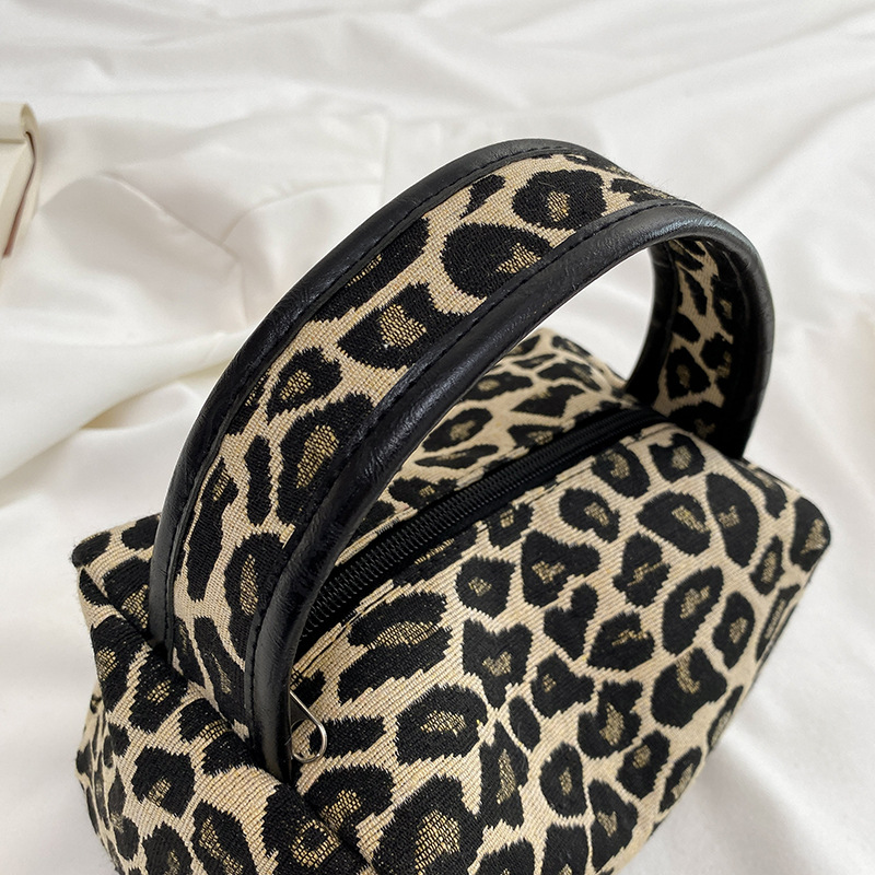 Leopard Makeup Bag Luxury  Lar - огляд і ціна Luxury Skincare & Spa